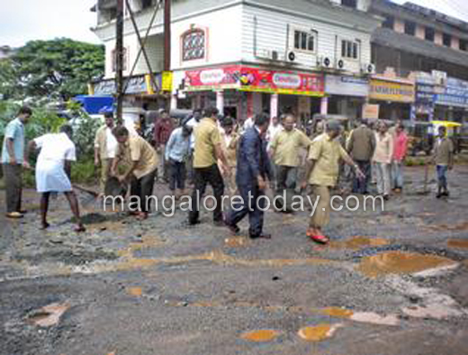 Udupi: Fed up with administrative apathy, auto drivers repair road on their own